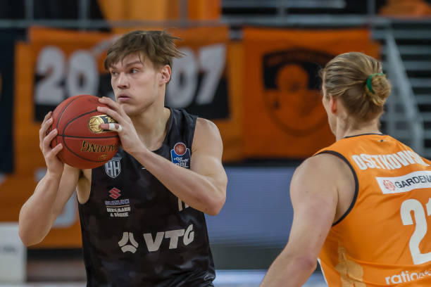 令人侧目的 令人侧目的