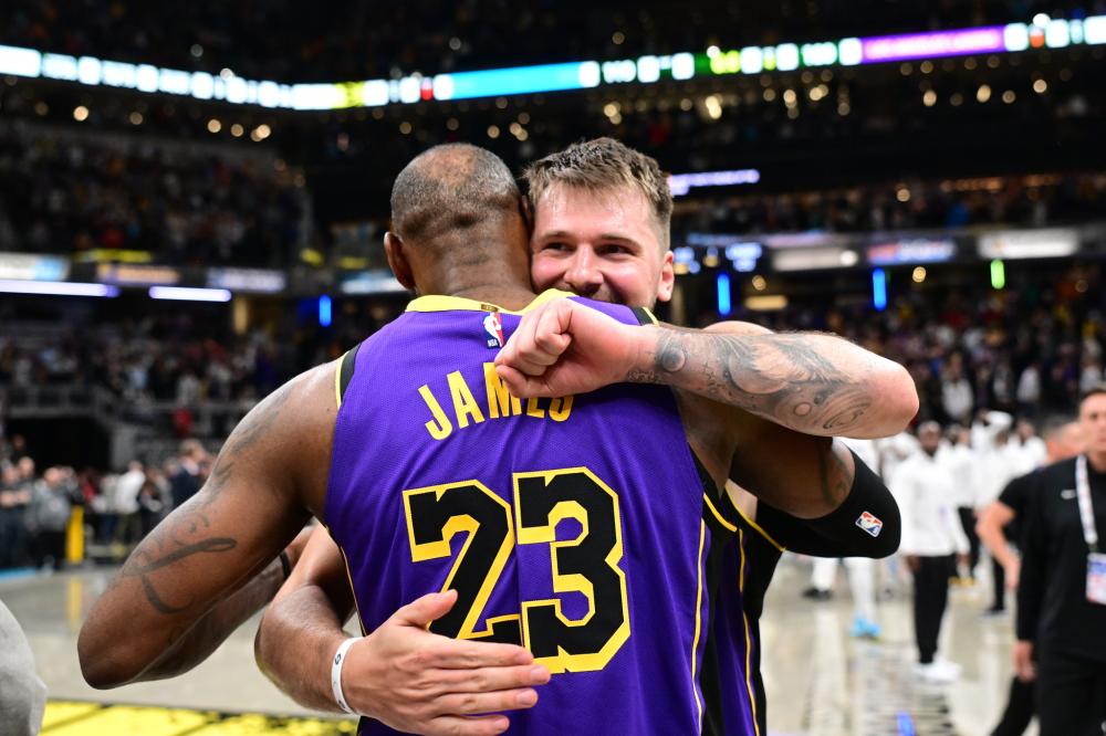 论员苏群在 论员苏群在