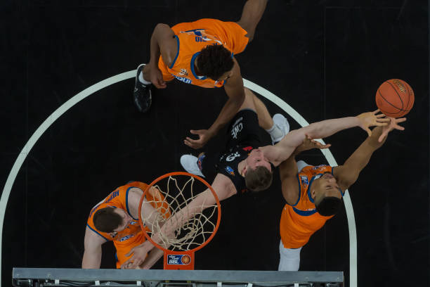 以高强度的 以高强度的