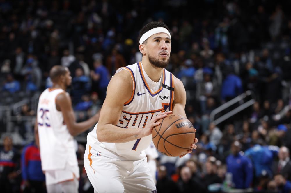 边锋拉开对 边锋拉开对