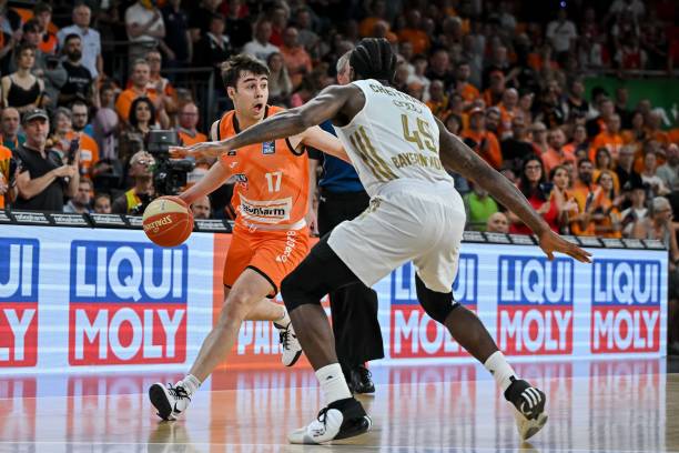 围绕右路突 围绕右路突